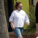 Haylie Duff at Alfred in Studio City - 454 x 681