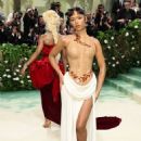 Taylor Russell – The 2024 Met Gala Celebrating ‘Sleeping Beauties Reawakening Fashion’ in New York - 454 x 644