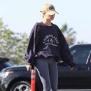 Hailey Bieber – Arrives to the gym in Los Angeles