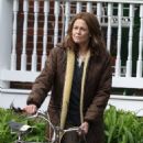 Sigourney Weaver – With a vintage bicycle for ‘Call June’ set in Hartford - 454 x 681