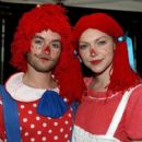 Chris Masterson and Laura Prepon - 404 x 594