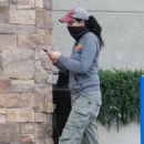 Sarah Silverman – Does her grocery shopping at Gelson’s Market in Los Feliz