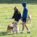 Olivia Jade Giannulli – Spotted at the Dog Park in Los Angeles - 454 x 434