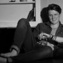 Eugene Simon - 454 x 290