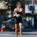 Hannah Ann Sluss – Makeup free after workout in West Hollywood - 454 x 525