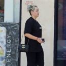 Amanda Bynes – On a stroll in streets of Los Angeles - 454 x 681
