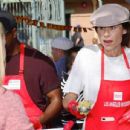 Minnie Driver – Los Angeles Mission Hosts Thanksgiving Event For The Homeless