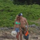 Kate Bosworth – With Justin Long on the PDA in Hawaii - 454 x 681