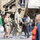 Kendra Shaw – Shopping candids in Florence - 454 x 313