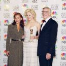 Vanessa Williams, Mira Sorvino and Martin Landau  - The 54th Golden Globe Awards (1996) - 454 x 301