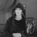 Into the Net - Constance Bennett - 454 x 597