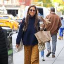Katie Holmes – Grabbing coffee in New York - 454 x 681