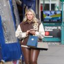 Iskra Lawrence – Make-up free in brown leather pants while shopping in Manhattan - 454 x 676