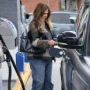 Rita Wilson – Makes a pit stop at a Brentwood gas station - 454 x 665