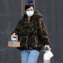 Lily Allen – Stops by a local Manhattan bakery in New York
