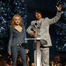 Brittany Murphy and Anthony Kiedis - The MTV Video Music Awards 2002 - 409 x 612