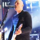 Billy Corgan Blacks Out, Tumbles Onstage - 454 x 726