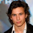 Jonathan Taylor Thomas - 400 x 586