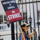Justine Bateman – Seen at the SAG-AFTRA strike at Netflix in Hollywood - 454 x 681