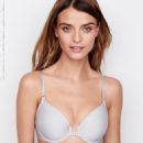 Lais Navarro Victoria’s Secret lookbook - 454 x 605