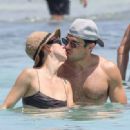Aurora Ramazzotti – Seen on the beach in Formentera - 454 x 332