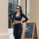 Amelia Hamlin – Shows her abs after a gym workout in Manhattan’s SoHo area - 454 x 656