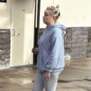 Amanda Bynes – Seen at Starbucks in Glendale - 454 x 681