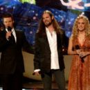 Carrie Underwood wins American Idol Season 4 - 400 x 265