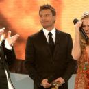 Carrie Underwood wins American Idol Season 4 - 400 x 240