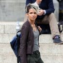 Halle Berry – Seen in Hyde Park on the set of ‘Our Man From Jersey’ in London - 454 x 592