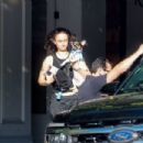 Ella Emhoff – Being escorted by Secret Service agents in Los Angeles - 454 x 302