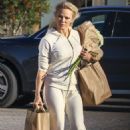 Pamela Anderson – Shoppin at Vintage Grocers market in Malibu