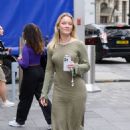 Zara Larsson – Leaving the Global Radio Studios London - 454 x 681
