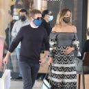 Zulay Henao – Out for a shopping trip at the Apple Store in Beverly Hills - 454 x 681