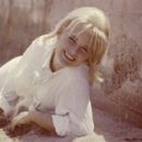 The Night of the Iguana - Sue Lyon - 454 x 399