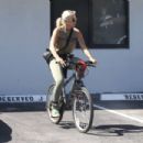 Zoe Gregory – Seen out in Fort Lauderdale - 454 x 303
