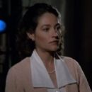 Olivia Hussey- as Kitty Trumball - 454 x 421