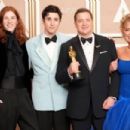 Leland Fraser, Brendan Fraser, Holden Fraser and Jeanne Moore - The 95th Annual Academy Awards - Press Room (2023)