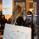 Costanza Caracciolo &#8211; Shopping candids in Milan with friends