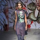 Runway - 299 x 450