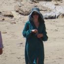 Sarah Paulson – With Elizabeth Reaser at Malibu beach - 454 x 681