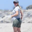 Heidi Montag – Shows off her baby bump at the beach in Los Angeles - 454 x 641