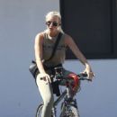Zoe Gregory – Seen out in Fort Lauderdale - 454 x 681