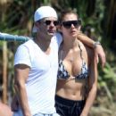 Shayna Taylor and Ryan Seacrest – Spotted enjoying their summer vacation in Positano – Italy - 454 x 681