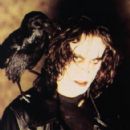 Publicity still of Brandon Lee in The Crow (1994) - 422 x 500