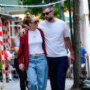 Jennifer Lawrence – With Cooke Maroney take a romantic walk in New York - 454 x 615