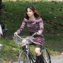 Jenna Ortega – Rode her bike on the set of ‘Beetlejuice 2’ in East Corinth - 454 x 681