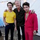 Kevin Jonas, James Hetfield & Nick Jonas backstage Global Citizen on September 24, 2022 - 454 x 568