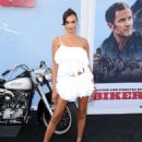 Gizele Oliveira – Posing at ‘The Bikeriders’ premiere at TCL Chinese Theatre in Hollywood - 454 x 560