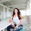 Amanda Righetti as Jenna in Love at the Shore (2017) - 454 x 302